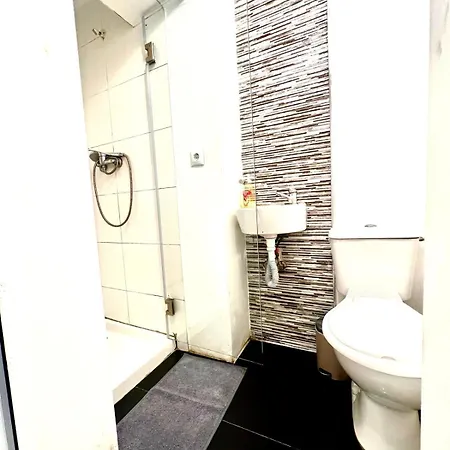 Swissporto Guest House Hostel *